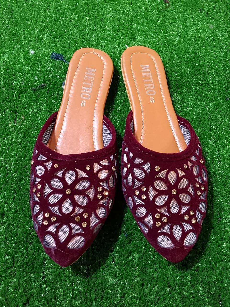 Maroon Velvet Textured Khussa