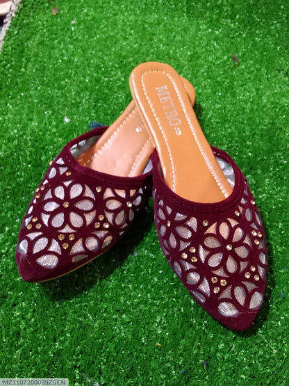 Maroon Velvet Textured Khussa